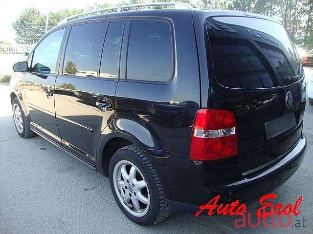 2004' Volkswagen Touran photo #5