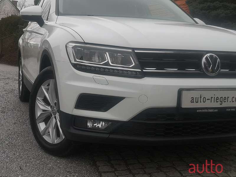 2018' Volkswagen Tiguan photo #4