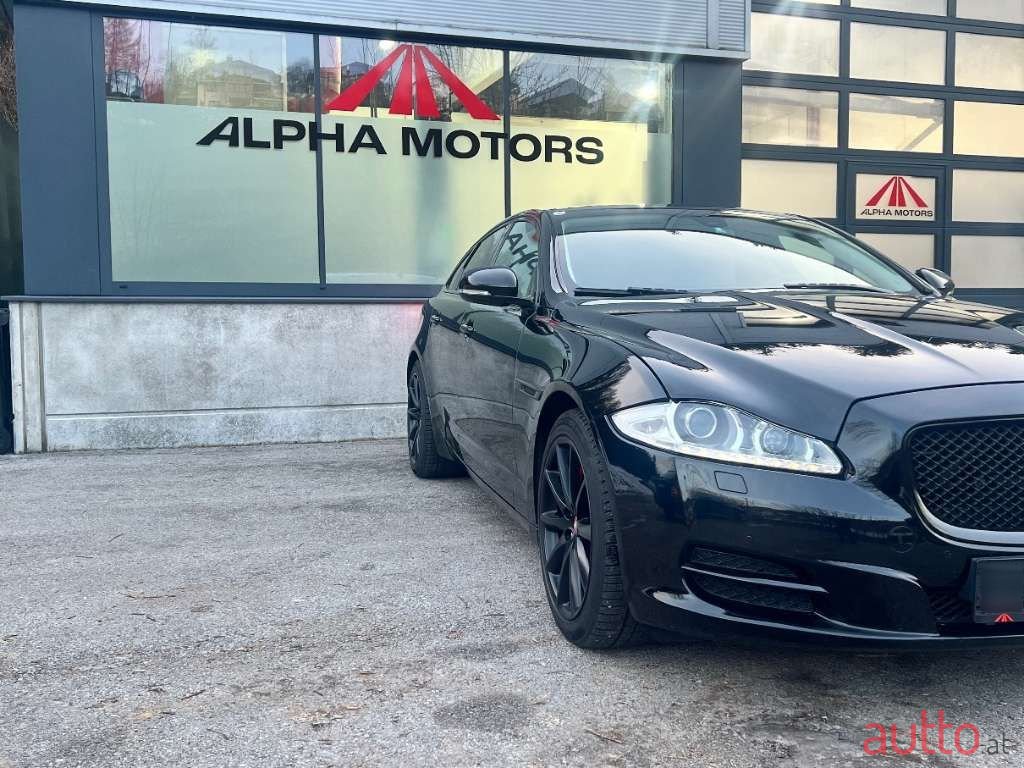 2014' Jaguar XJ photo #3