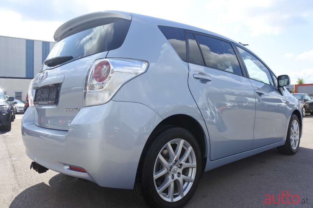 2009' Toyota Verso photo #6