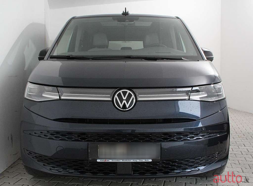 2023' Volkswagen Multivan photo #2