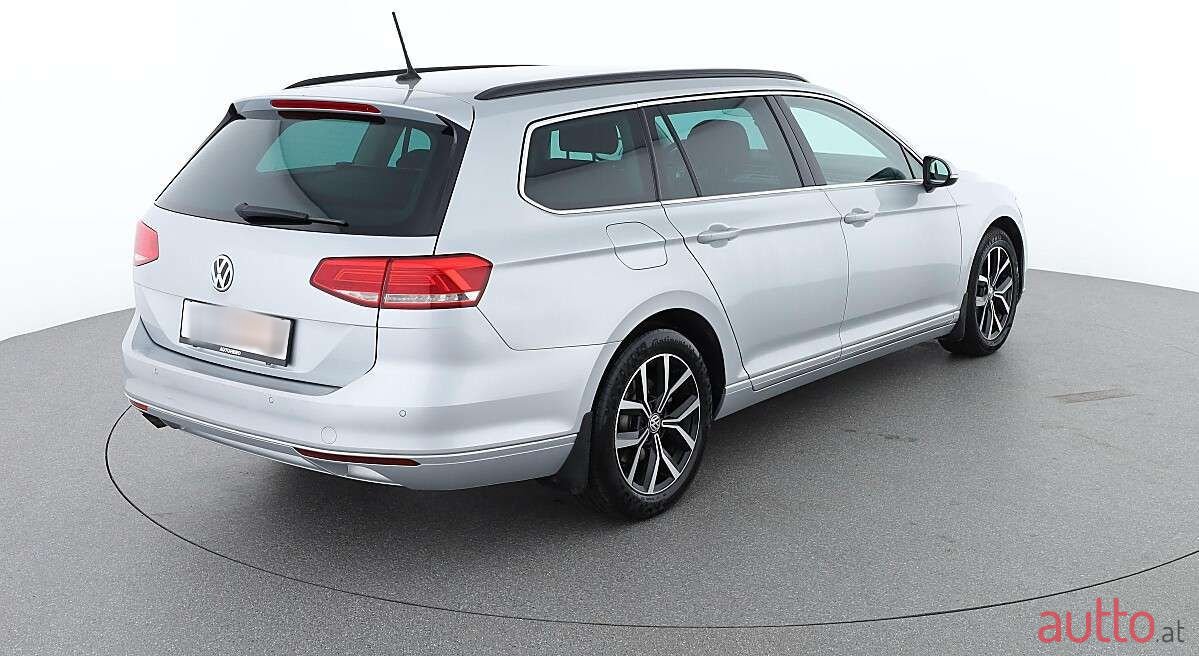 2017' Volkswagen Passat photo #5