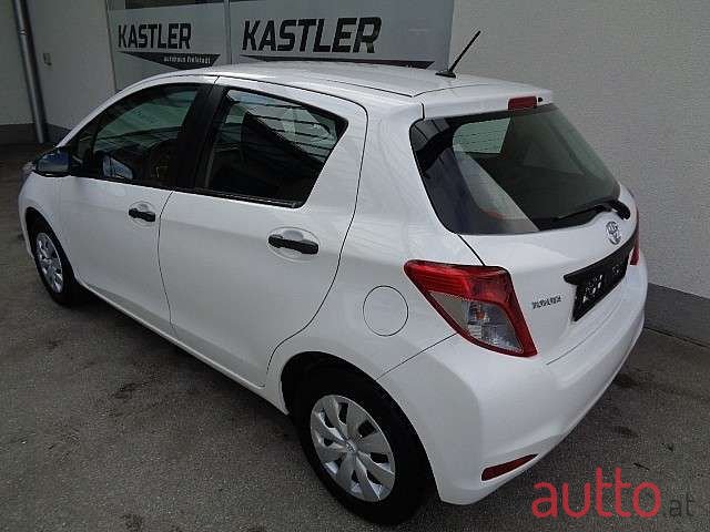 2012' Toyota Yaris photo #2