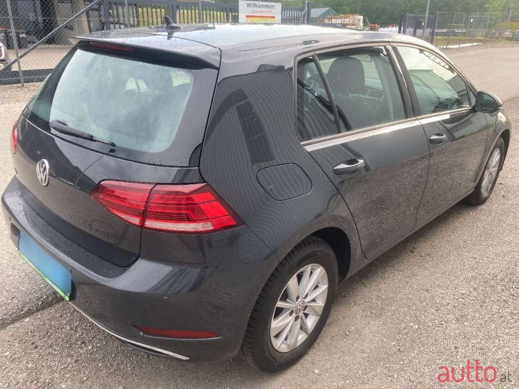 2018' Volkswagen Golf photo #6