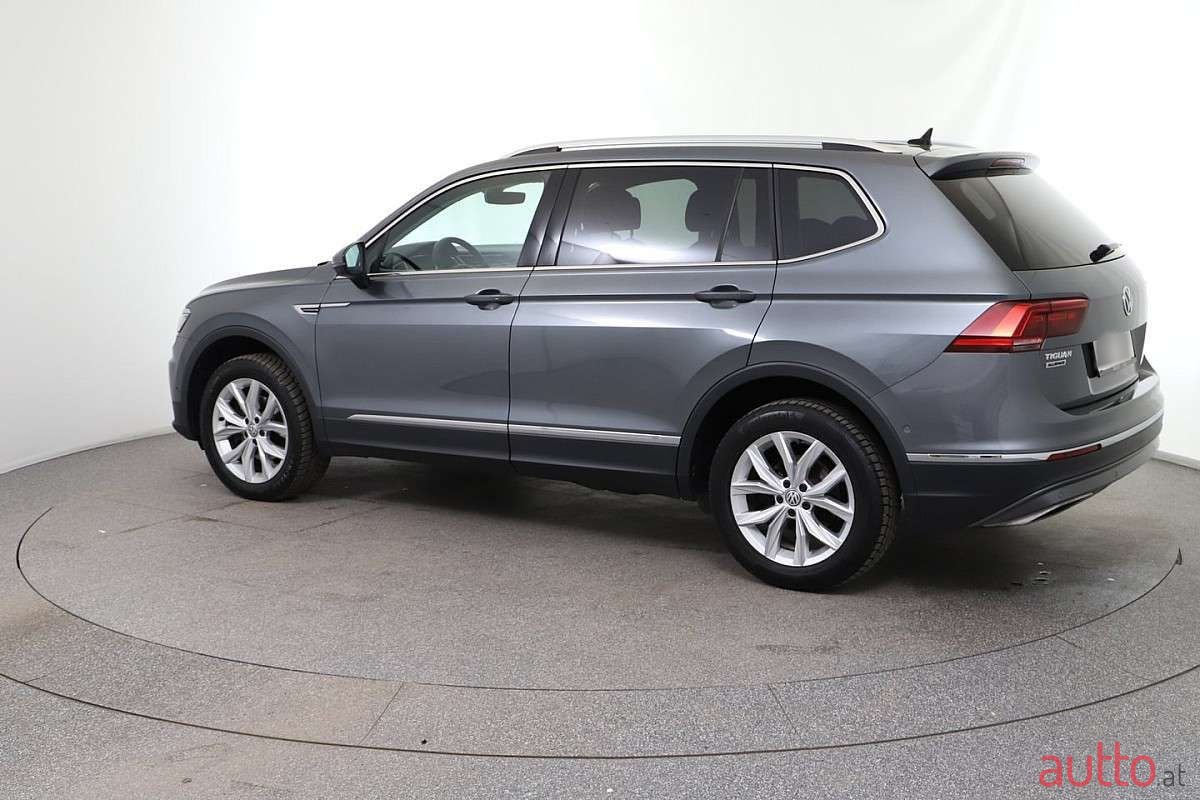 2019' Volkswagen Tiguan photo #3
