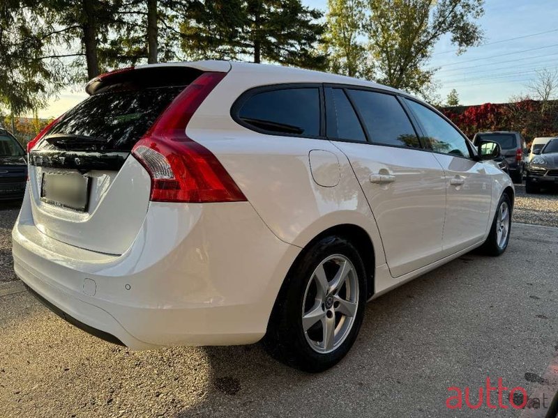 2016' Volvo V60 photo #6