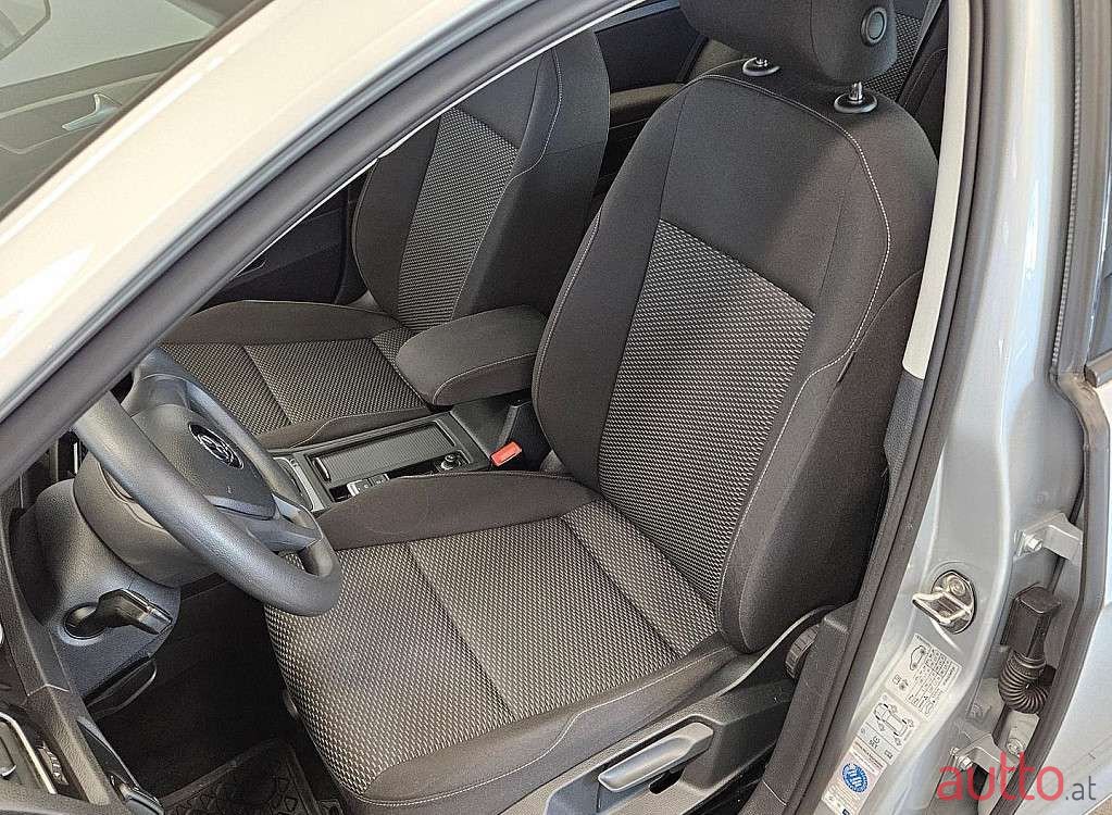 2019' Volkswagen Golf photo #4