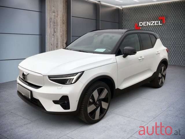 2023' Volvo XC40 photo #1