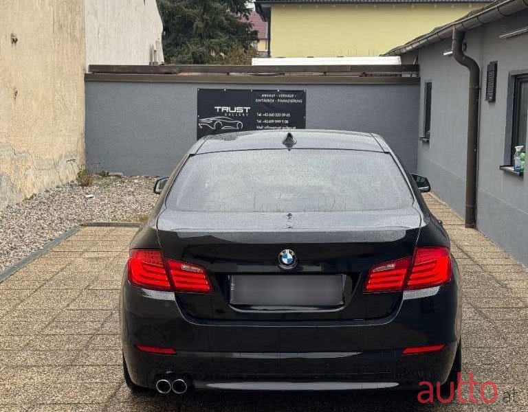 2011' BMW 5Er-Reihe photo #5