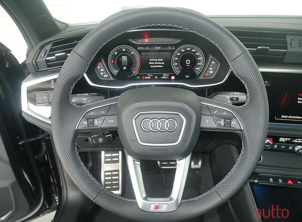 2023' Audi Q3 photo #4