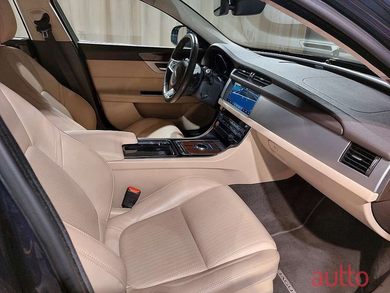 2018' Jaguar XF photo #3