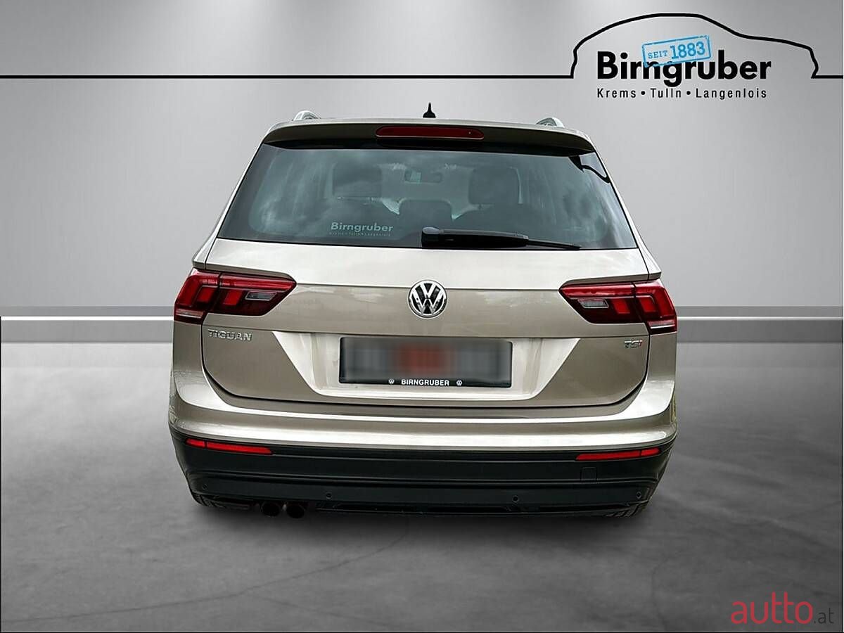 2017' Volkswagen Tiguan photo #5