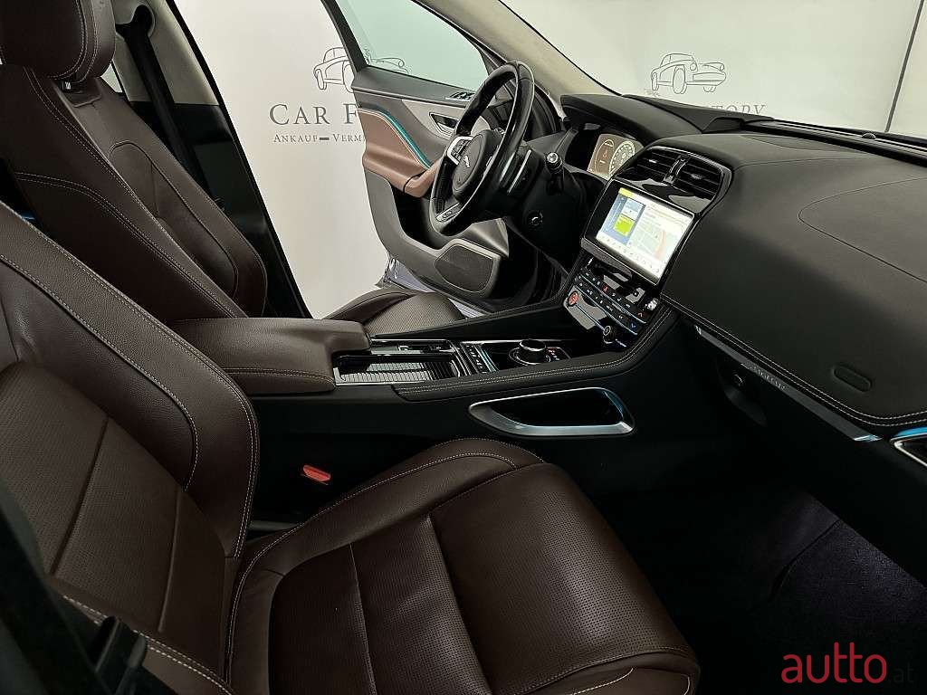 2016' Jaguar F-Pace photo #4