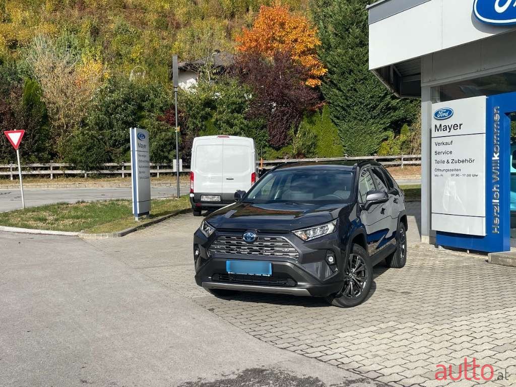 2023' Toyota RAV4 photo #2