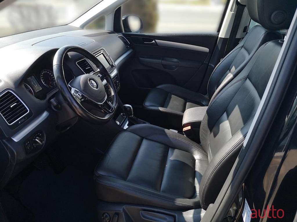 2017' Volkswagen Sharan photo #5