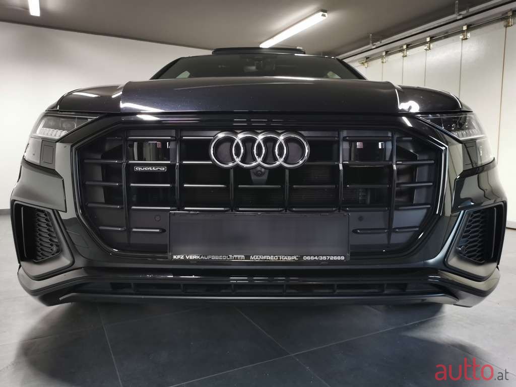 2020' Audi Q8 photo #6