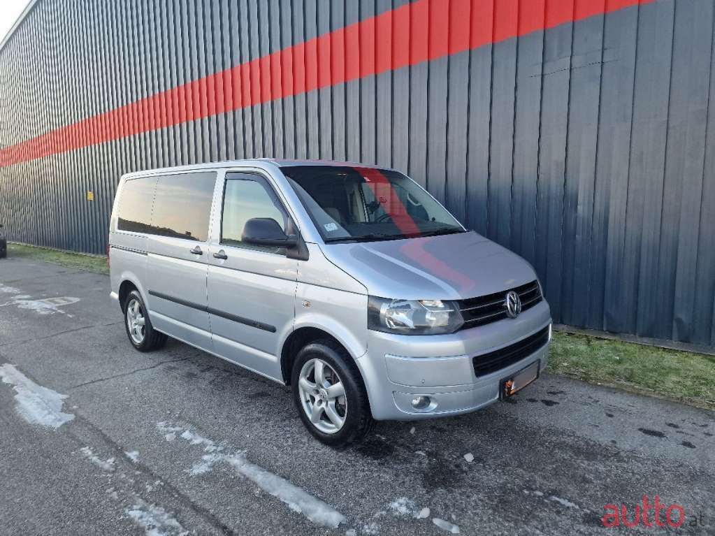 2010' Volkswagen Multivan photo #1