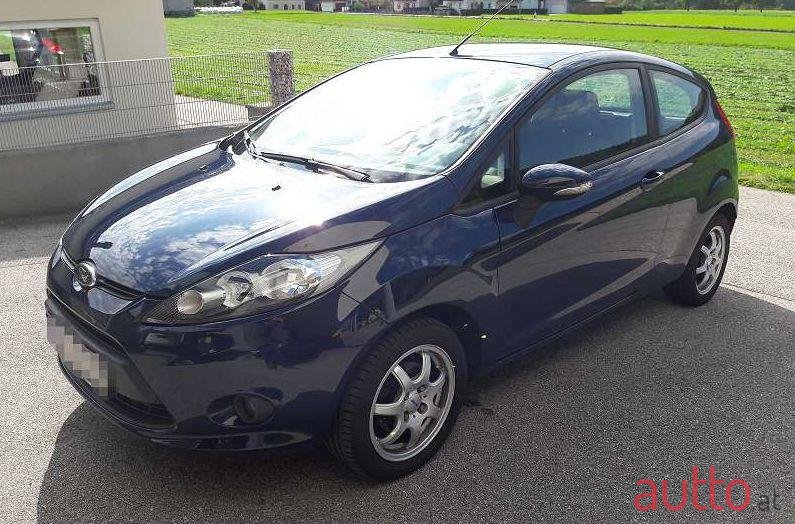 2010' Volkswagen Fiesta photo #2