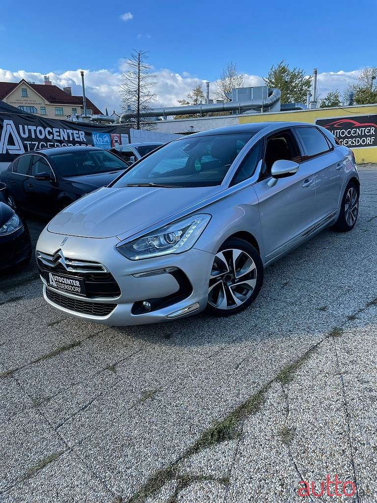 2012' Citroen DS5 photo #6