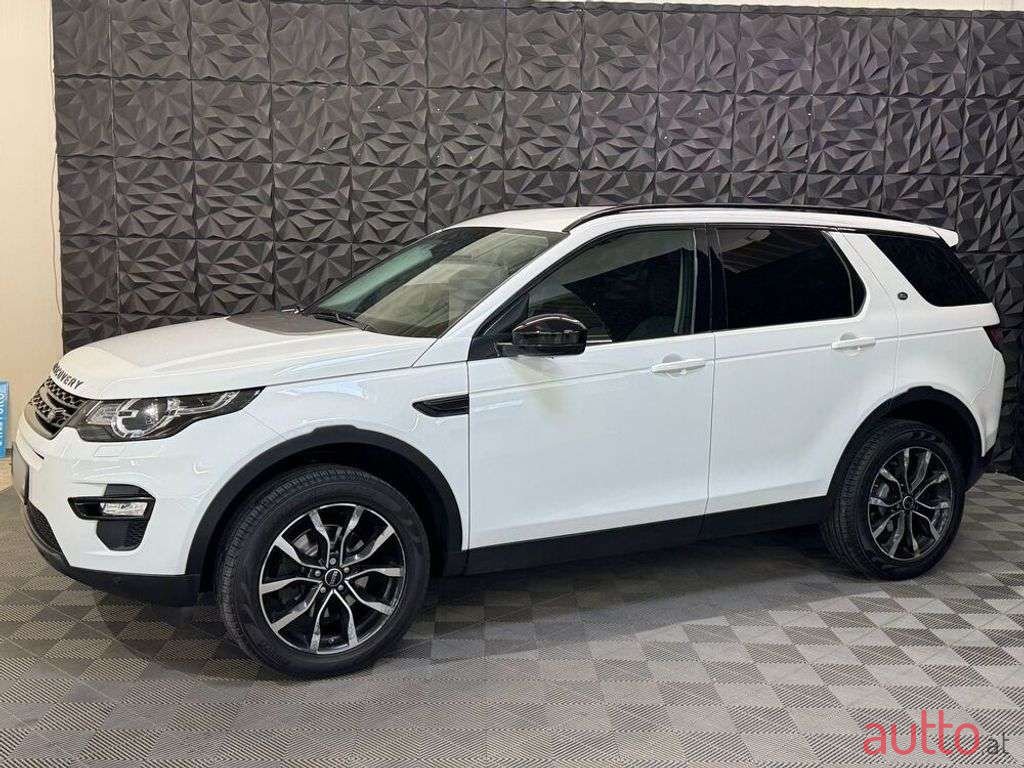 2017' Land Rover Discovery Sport photo #2