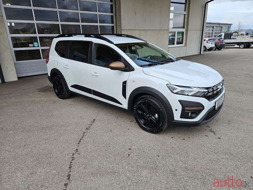 2023' Dacia Jogger photo #6