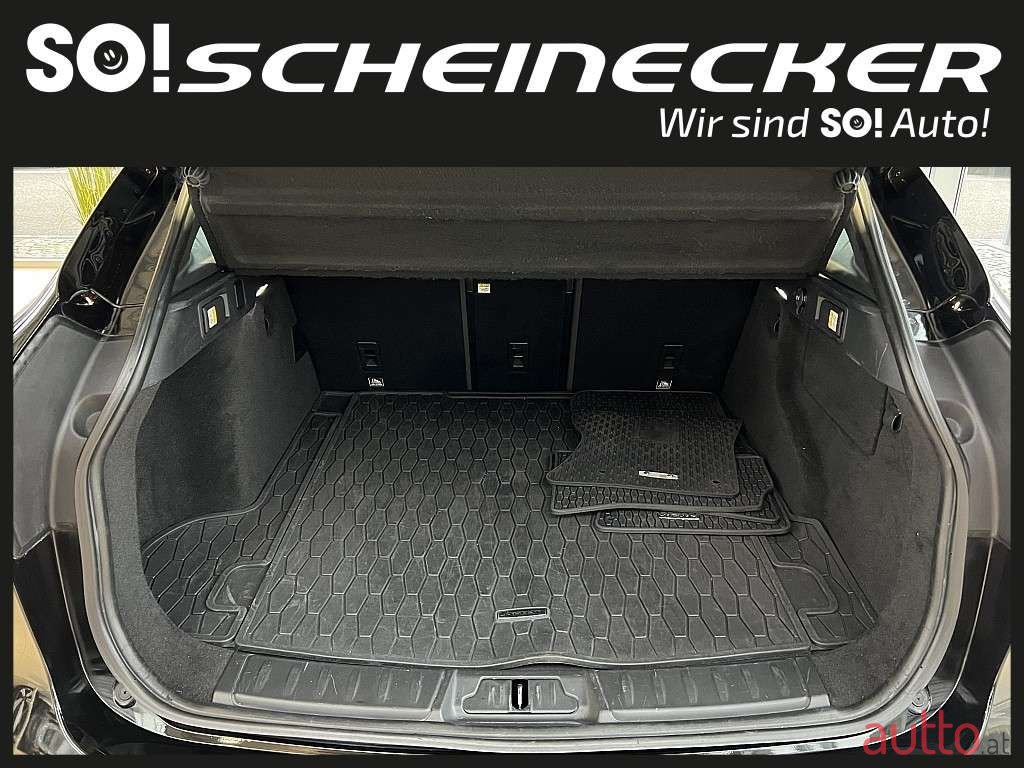 2017' Jaguar F-Pace photo #6