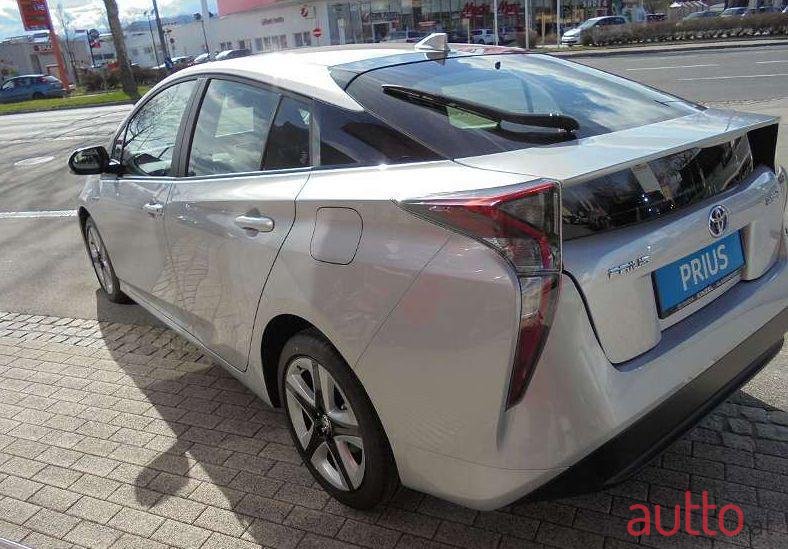 2018' Toyota Prius photo #1