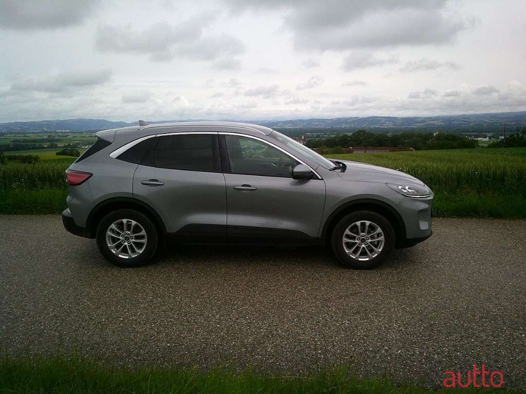 2023' Ford Kuga photo #3