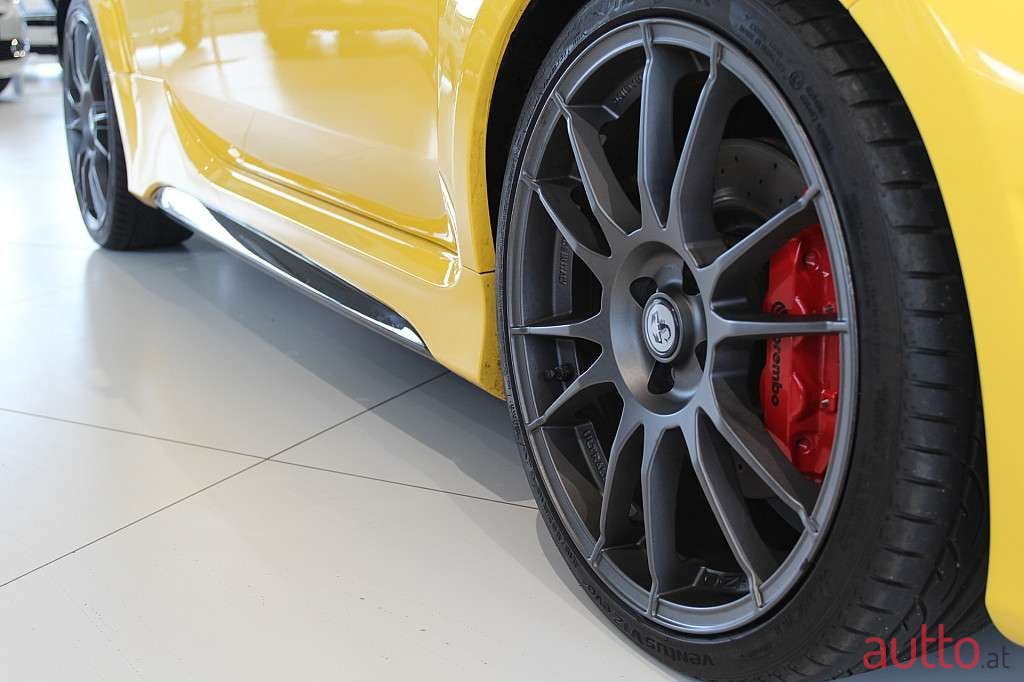 2017' Fiat 500 Abarth photo #3