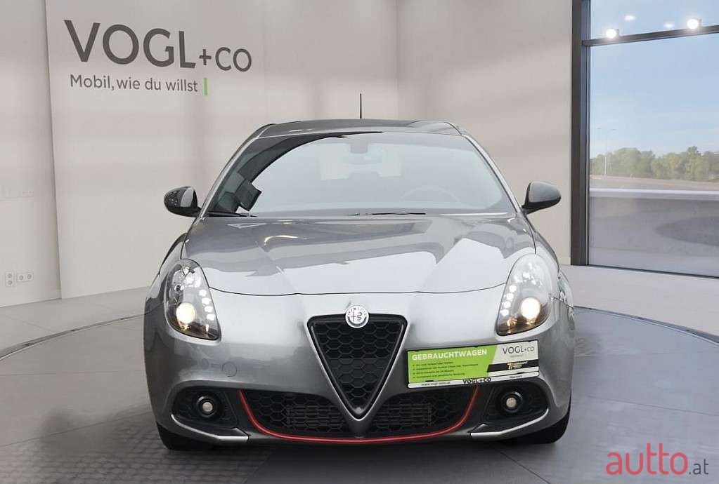 2019' Alfa Romeo Giulietta photo #6