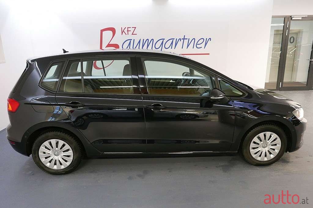 2016' Volkswagen Golf photo #3