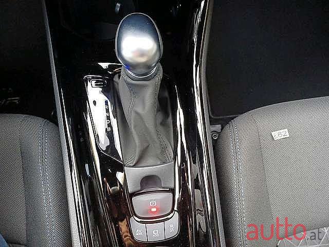 2023' Toyota C-HR photo #5