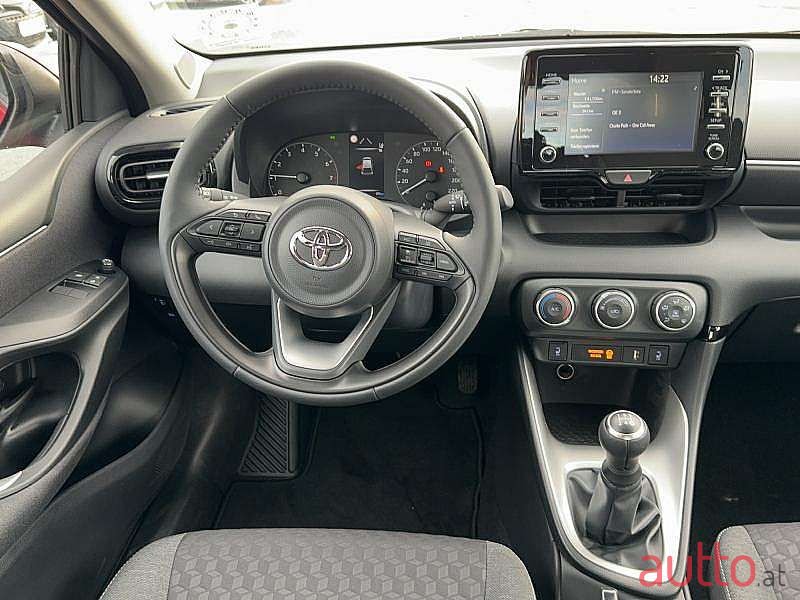 2023' Toyota Yaris photo #4