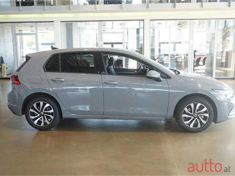 2021' Volkswagen Golf photo #2