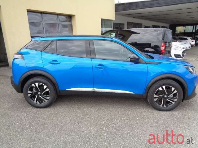 2023' Peugeot 2008 photo #6