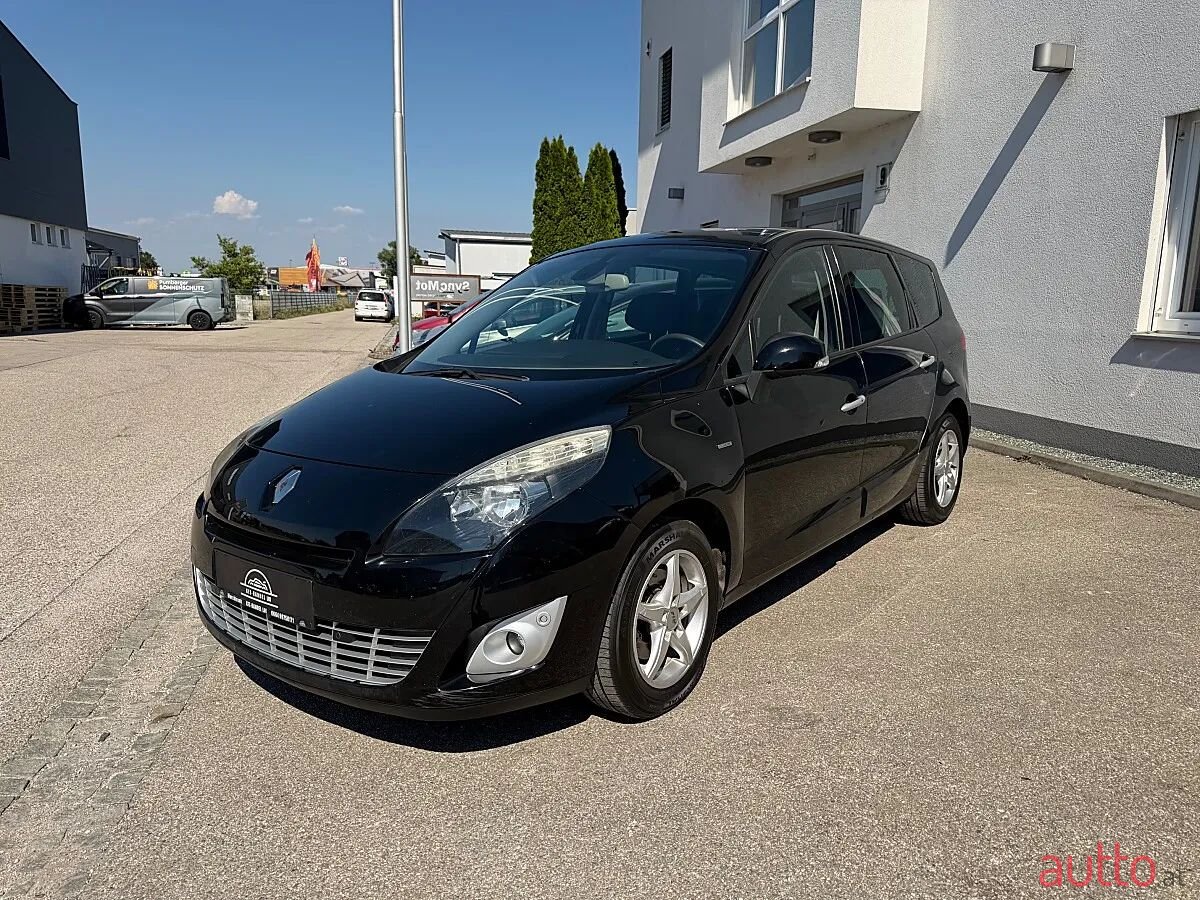 2011' Renault Grand Scenic photo #1