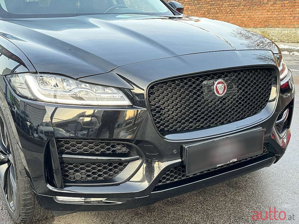 2017' Jaguar F-Pace photo #6