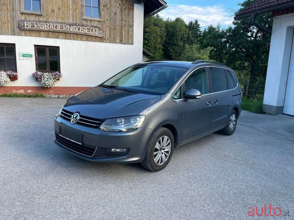 2011' Volkswagen Sharan photo #2