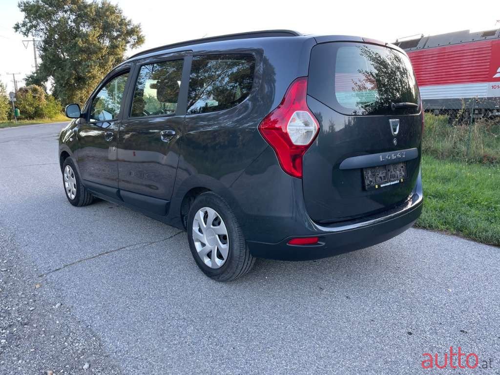 2013' Dacia Lodgy photo #3