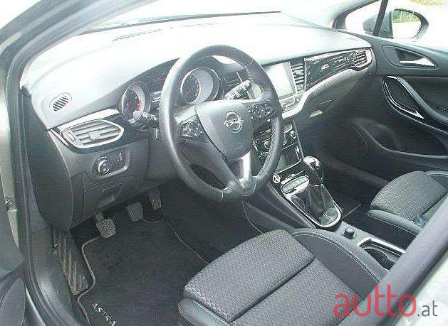 2018' Opel Astra photo #1
