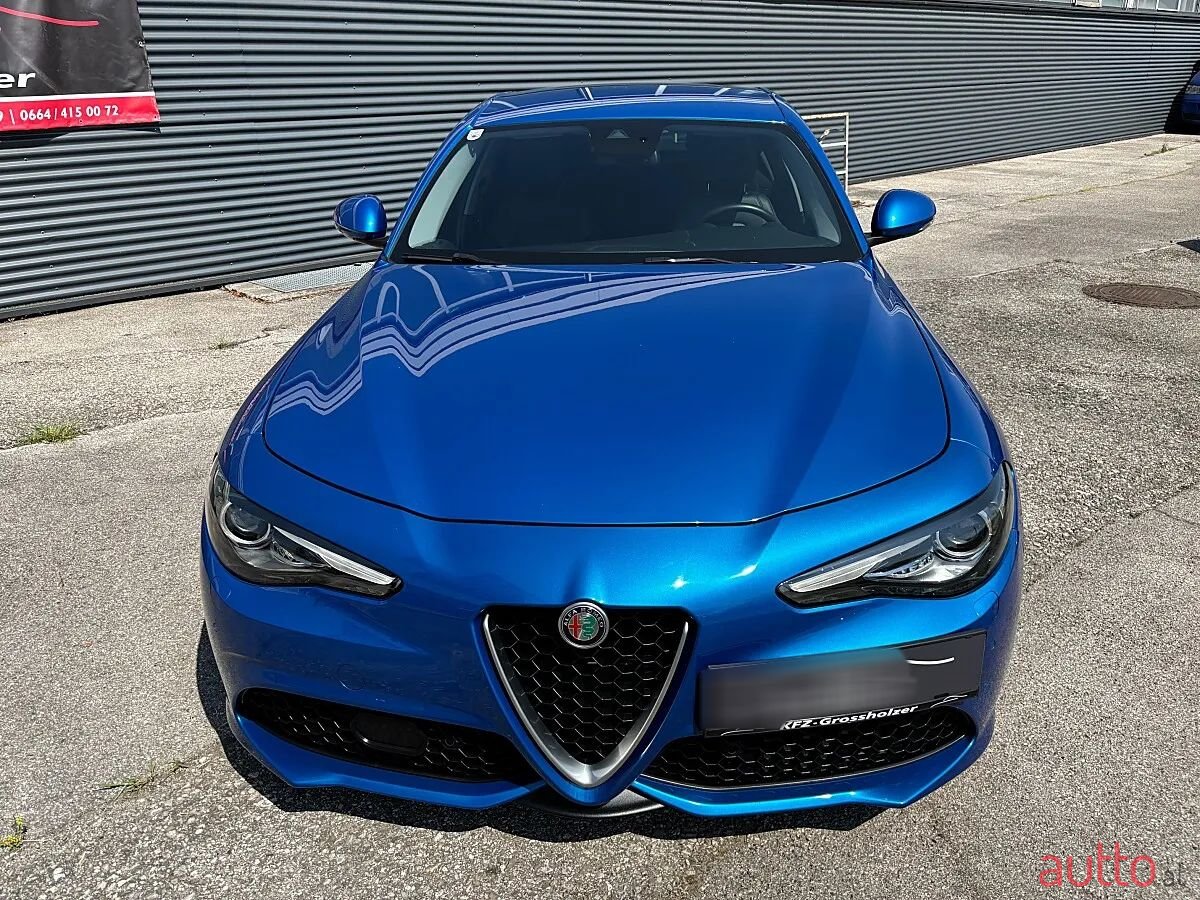 2018' Alfa Romeo Giulia photo #3