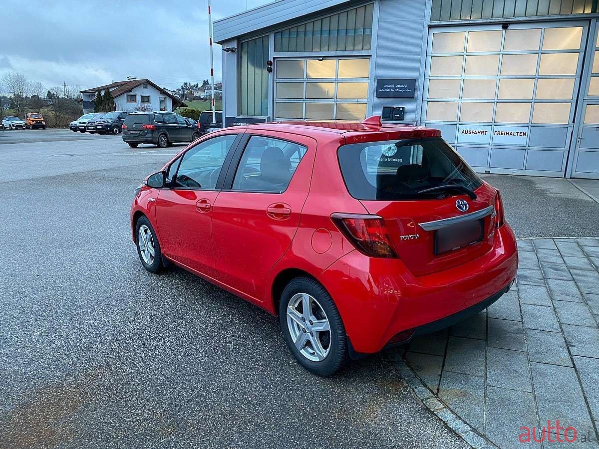 2015' Toyota Yaris photo #3