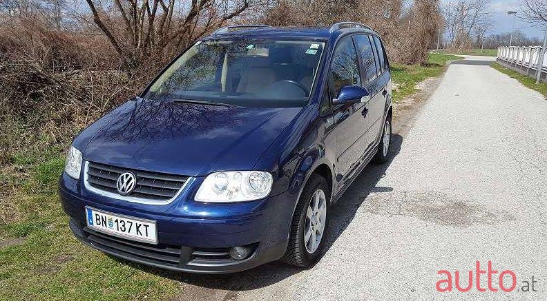 2004' Volkswagen Touran photo #1