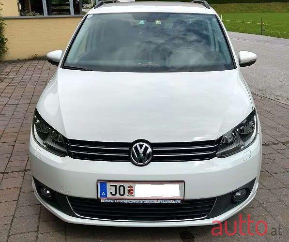 2011' Volkswagen Touran photo #5