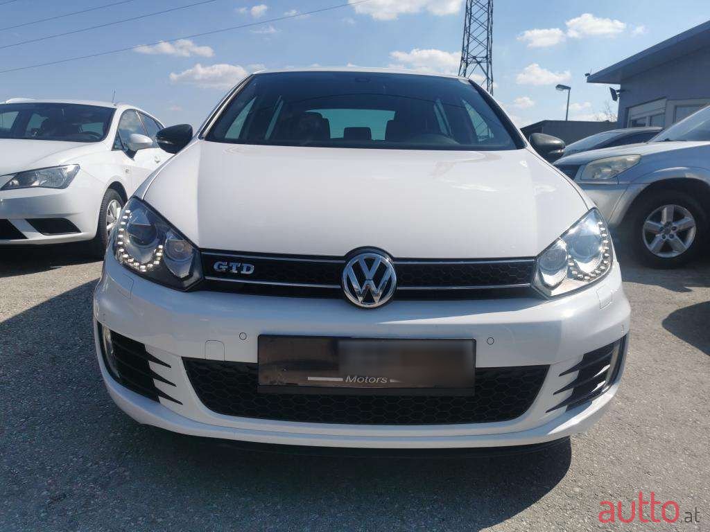 2011' Volkswagen Golf photo #1