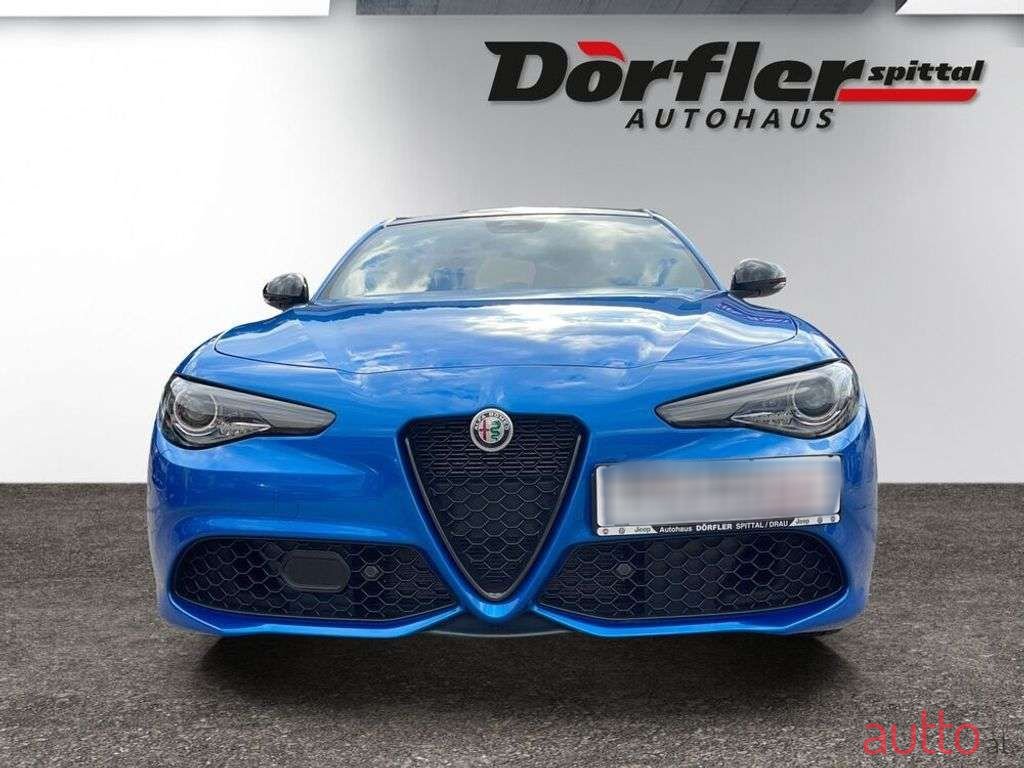 2022' Alfa Romeo Giulia photo #5