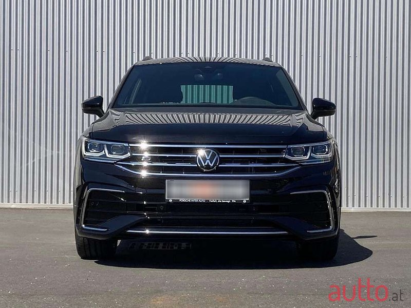 2023' Volkswagen Tiguan photo #3