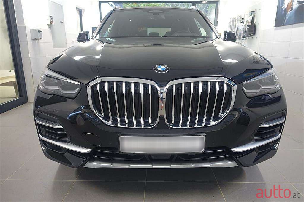 2022' BMW X5 photo #2
