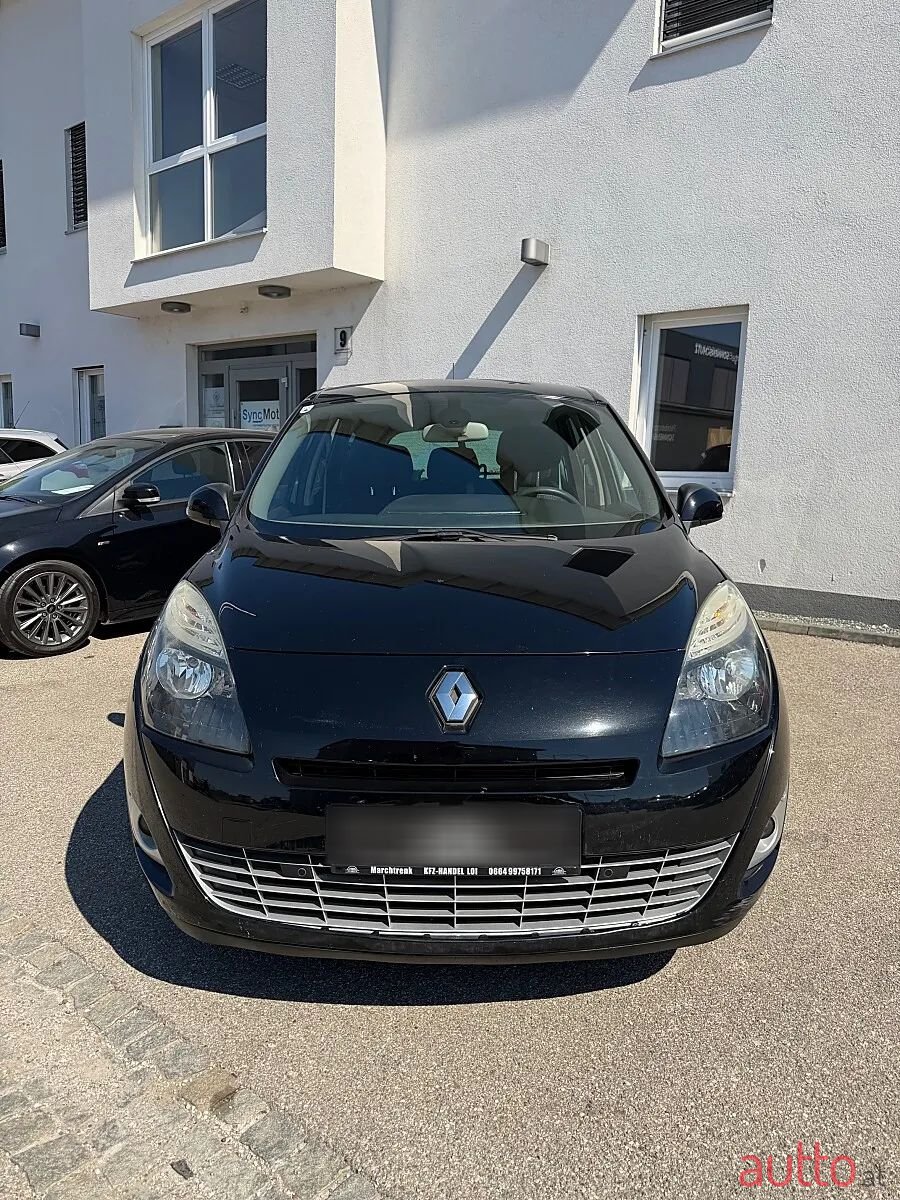 2011' Renault Grand Scenic photo #2