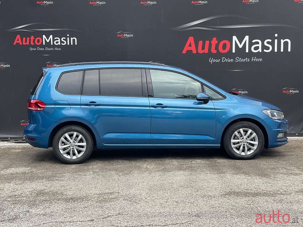 2017' Volkswagen Touran photo #5